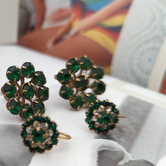 Antique Screw on Green Crystals Prong Set of Quality Made Earrings Gold Plate - Picture 8 of 13